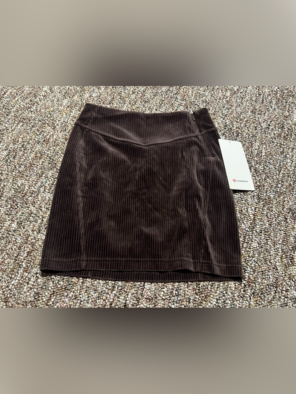Lululemon Women’s Scuba Mid-Rise Espresso Velvet Cord Mini Skirt Size 2 New